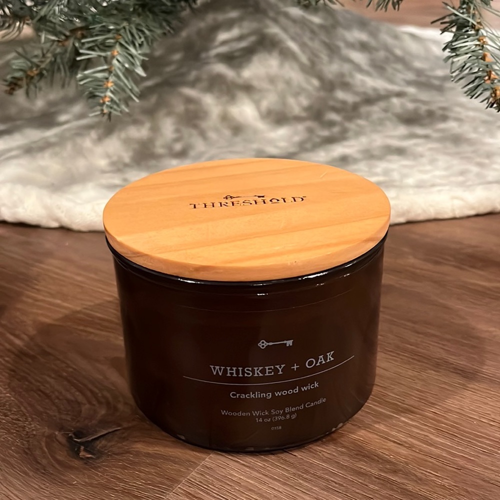 Wooden wick candle